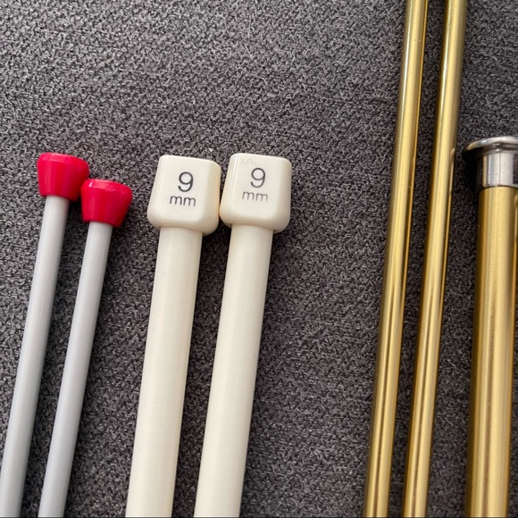 Set of knitting needles: #8, 9mm, 11, 5.5mm, 8mm, (1) #10 metal and wood. - Picture 4 of 10